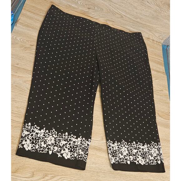 NEW Avenue Super Stretch Pull-On Capri Polka Dot Floral Border Plus Size 26 - Picture 9 of 9